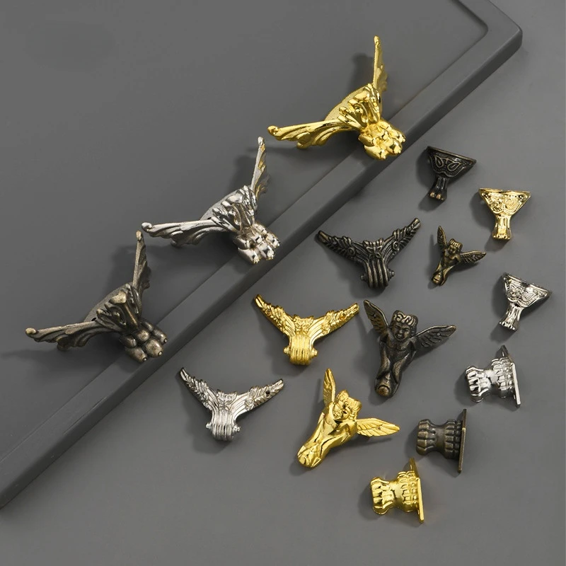 8pcs Antique Corner Brackets Z - Furniture Hardware For Legs recensione e prezzo