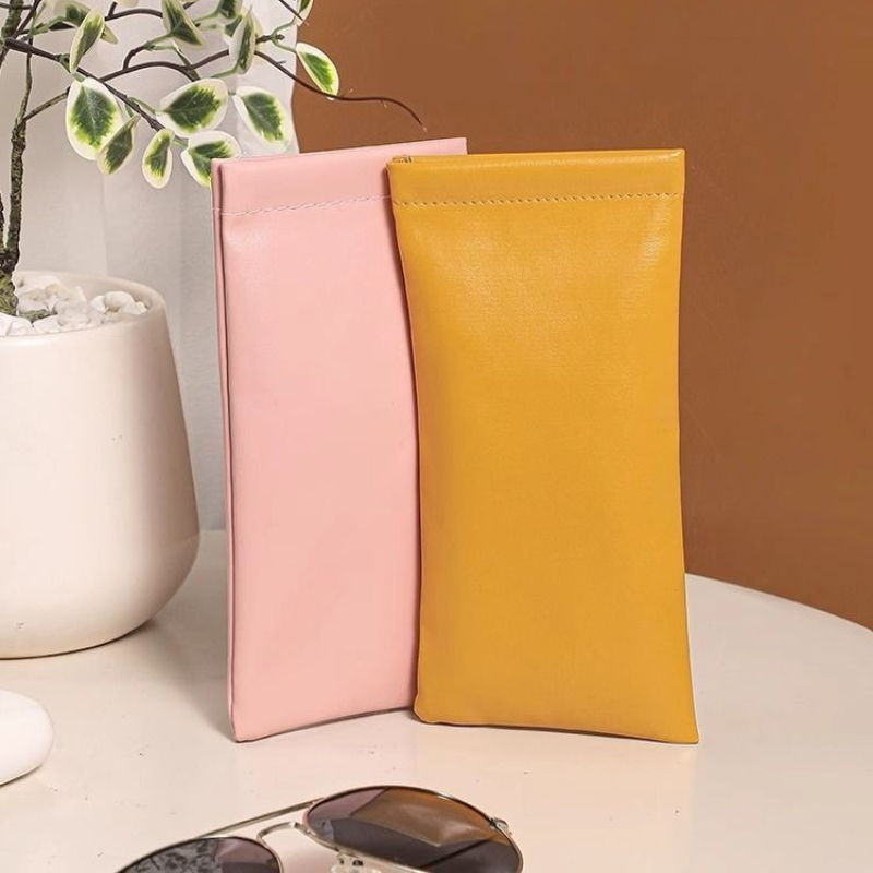 Unisex Leather Eyeglass Case P - Soft Close Hinge recensione e prezzo